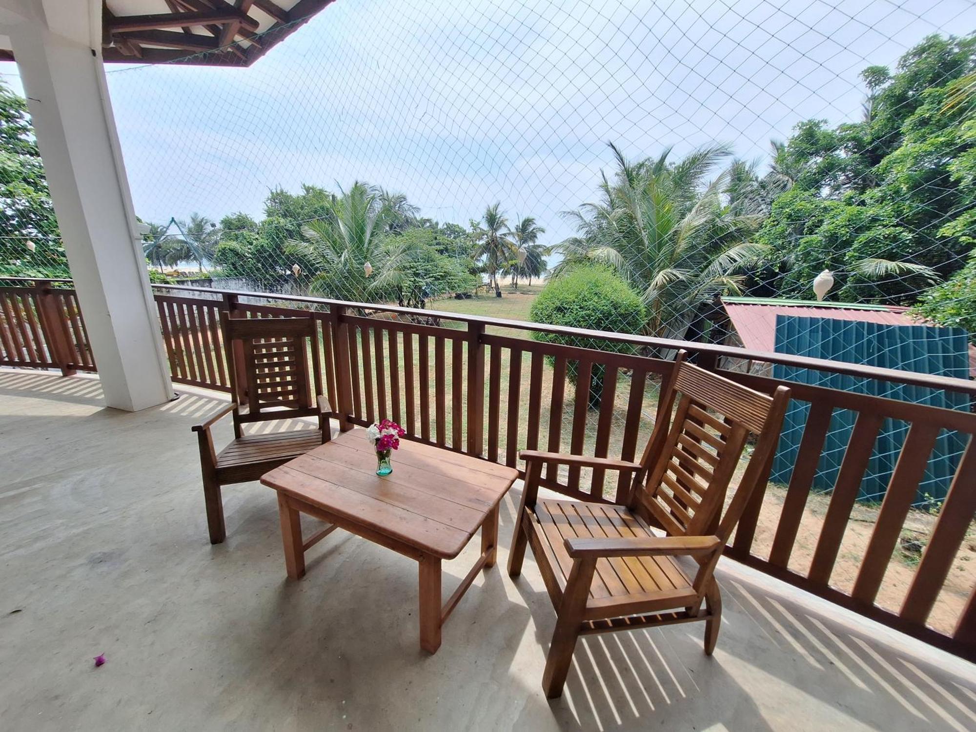 Baden Beach Hotel Kalkudah  Exterior photo